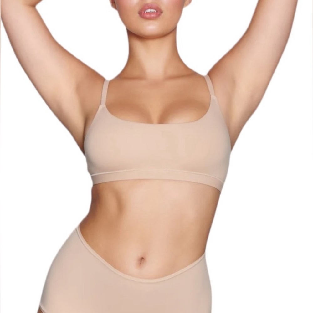 NEW Skims Fits Everybody Scoop Neck Bra Clay Beige Size M